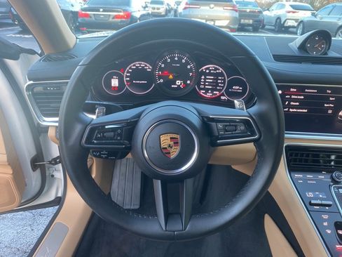 Used 2022 Porsche Panamera image 12
