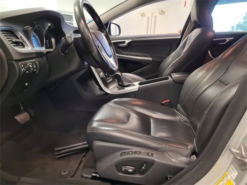 Used 2016 Volvo V60 T5 Premier image 11