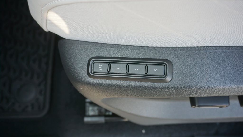 New 2027 Volkswagen Atlas SEL R-Line AWD/4WD image 12