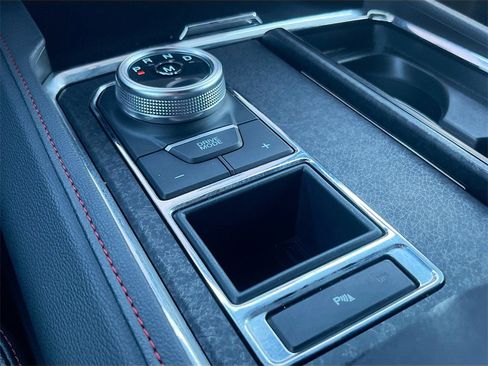 Used 2024 Ford Expedition Limited image 17