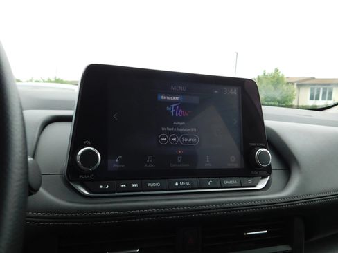 Used 2024 Nissan Rogue SV AWD/4WD image 16