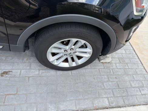 Used 2017 Ford Explorer XLT w/ Equipment Group 201A image 4