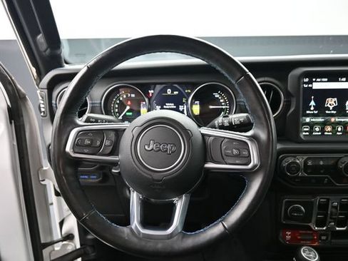 Used 2022 Jeep Wrangler Unlimited Rubicon 4xe w/ Cold Weather Group AWD/4WD image 17