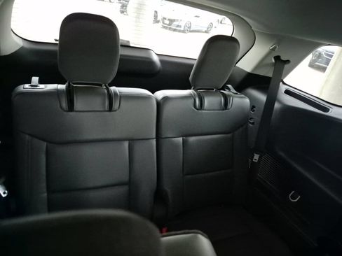 Used 2025 Ford Explorer Active w/ Active Comfort Package RWD image 7