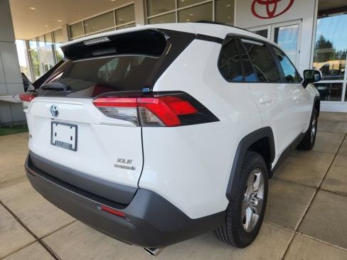 Certified 2022 Toyota RAV4 XLE w/ Convenience Package AWD/4WD image 11