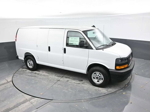 New 2025 GMC Savana 2500 w/ Driver Convenience Package image 19