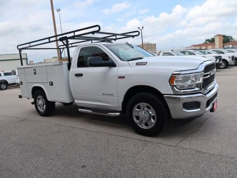 Used 2022 RAM 2500 Tradesman w/ Chrome Appearance Group image 3