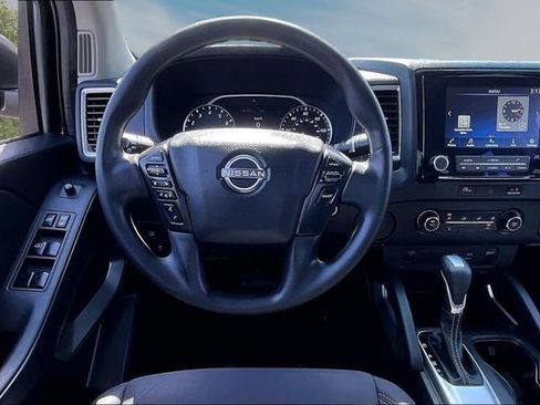 Certified 2023 Nissan Frontier SV w/ Tow Package RWD image 9