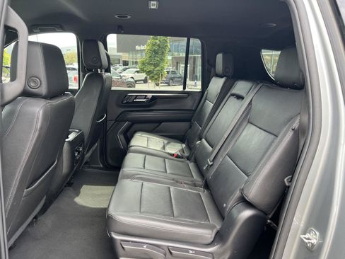 Used 2025 Chevrolet Suburban Z71 AWD/4WD image 26
