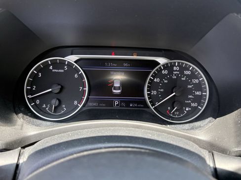 Used 2024 Nissan Sentra SR w/ SR Premium Package FWD image 17