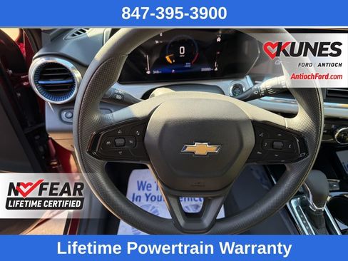Used 2025 Chevrolet Trax LT FWD image 13