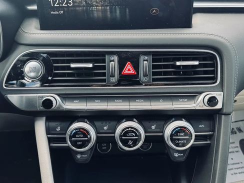 Used 2023 Genesis G70 2.0T image 18