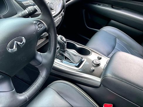 Used 2019 INFINITI QX60 Luxe w/ Essential Package FWD image 16