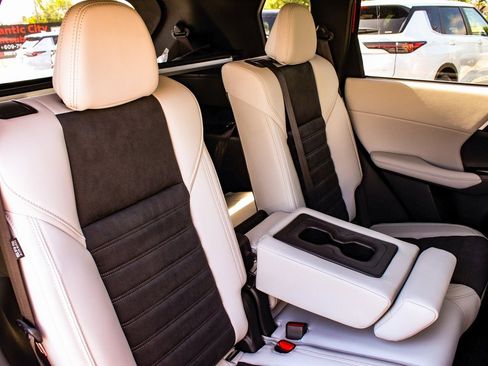 New 2025 Mitsubishi Outlander SE image 40