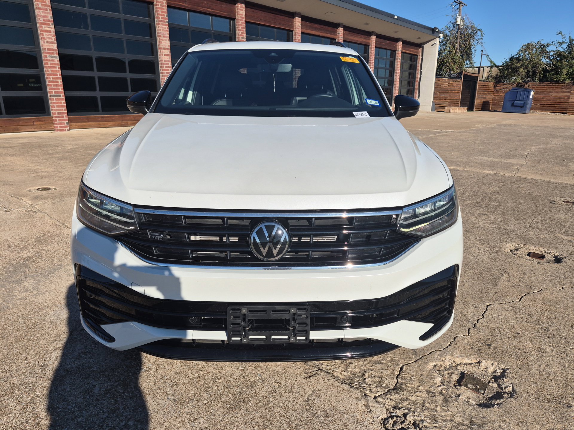 Used 2022 Volkswagen Tiguan SE R-Line FWD image 2