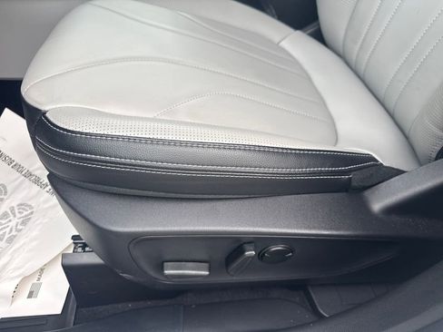 Used 2025 Ford Escape Platinum w/ Premium Technology Package image 32