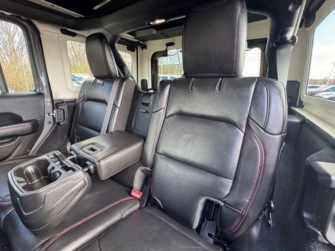 Used 2022 Jeep Wrangler Unlimited Rubicon w/ Cold Weather Group AWD/4WD image 24