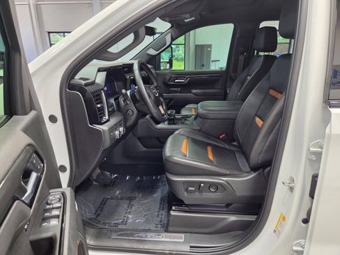 Used 2025 GMC Sierra 1500 AT4 w/ Technology Package AWD/4WD image 28