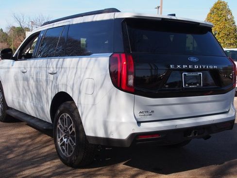 Certified 2025 Ford Expedition Active image 5