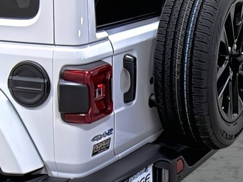 Used 2024 Jeep Wrangler Sahara w/ Technology Group image 10