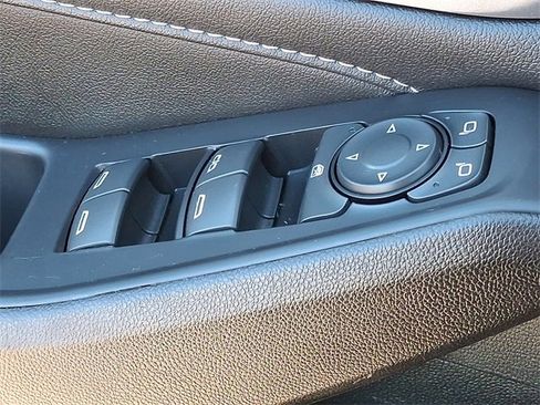 Used 2022 Chevrolet Traverse LT image 22