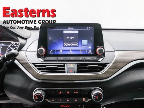 Used 2024 Nissan Altima 2.5 SV image 12