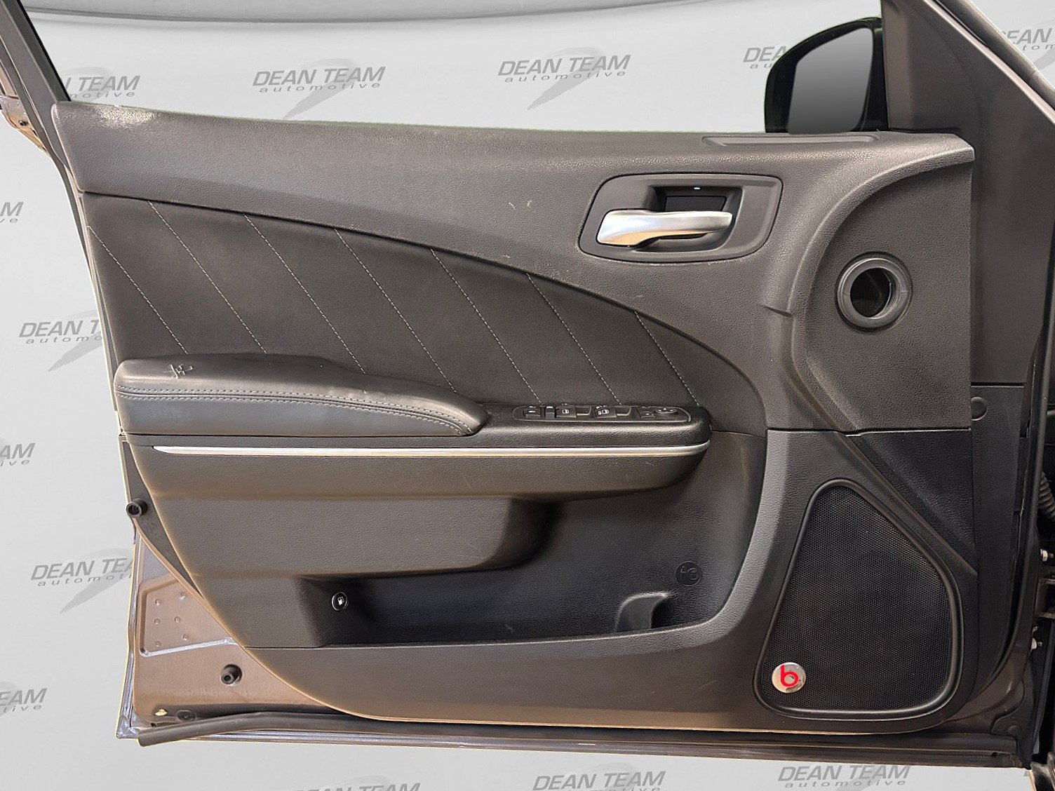 Used 2015 Dodge Charger SXT RWD image 13