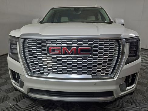 Used 2021 GMC Yukon Denali w/ Denali Premium Package image 3