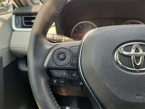 Used 2020 Toyota RAV4 XLE Premium image 15