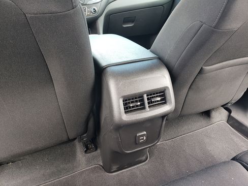 Used 2022 Chevrolet Equinox LT w/ Driver Convenience Package FWD image 36