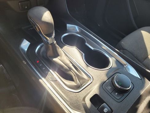 Used 2023 Chevrolet Traverse LT FWD image 23