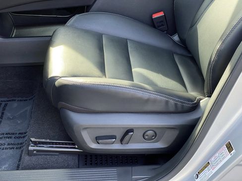 Used 2022 Nissan Rogue SL image 11