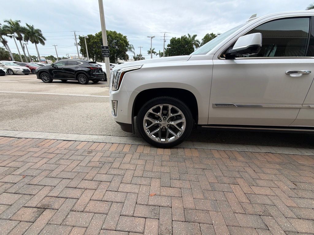 Used 2019 Cadillac Escalade Platinum AWD/4WD image 3