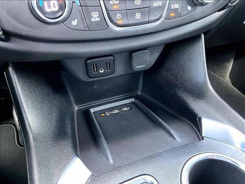 Used 2023 Chevrolet Traverse LT image 26