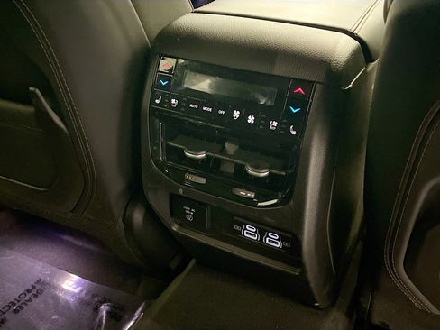 Used 2023 Jeep Grand Cherokee Summit AWD/4WD image 18
