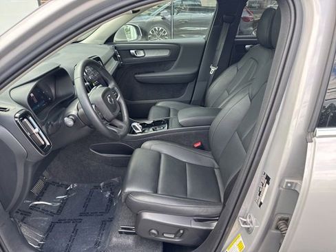 Used 2025 Volvo XC40 B5 Plus AWD/4WD image 19