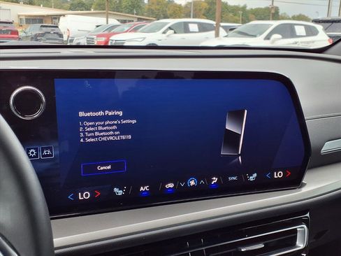 Used 2024 Chevrolet Traverse LT w/ Midnight/Sport Edition image 4