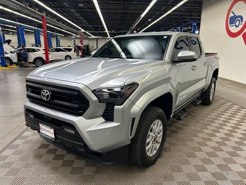 Used 2024 Toyota Tacoma SR5 AWD/4WD image 7