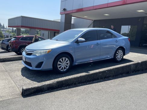 Used 2013 Toyota Camry LE FWD image 4