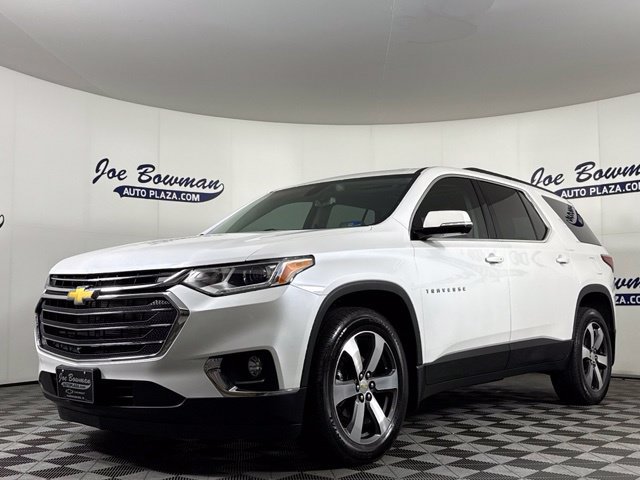 Used 2021 Chevrolet Traverse LT w/ LT Premium Package AWD/4WD image 3
