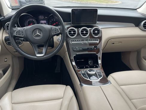 Used 2018 Mercedes-Benz GLC 300 GLC 300 4MATIC SUV AWD w/ Premium Package image 7