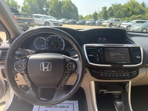 Used 2017 Honda Accord Touring image 14