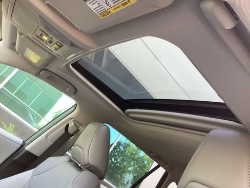 Used 2020 Toyota RAV4 Limited w/ Carpet Mat Package AWD/4WD image 4