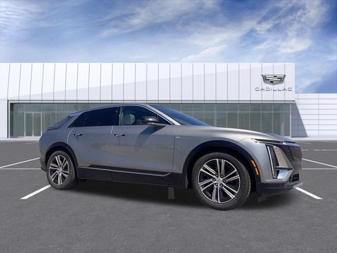 Certified 2024 Cadillac Lyriq Luxury AWD/4WD image 1