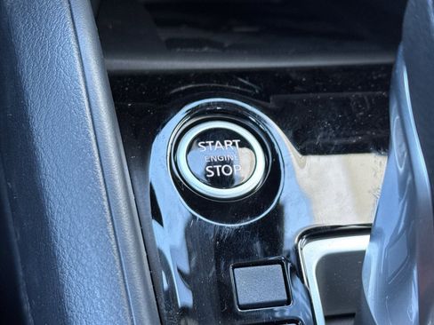 New 2025 Nissan Versa SR w/ Trunk Package image 18