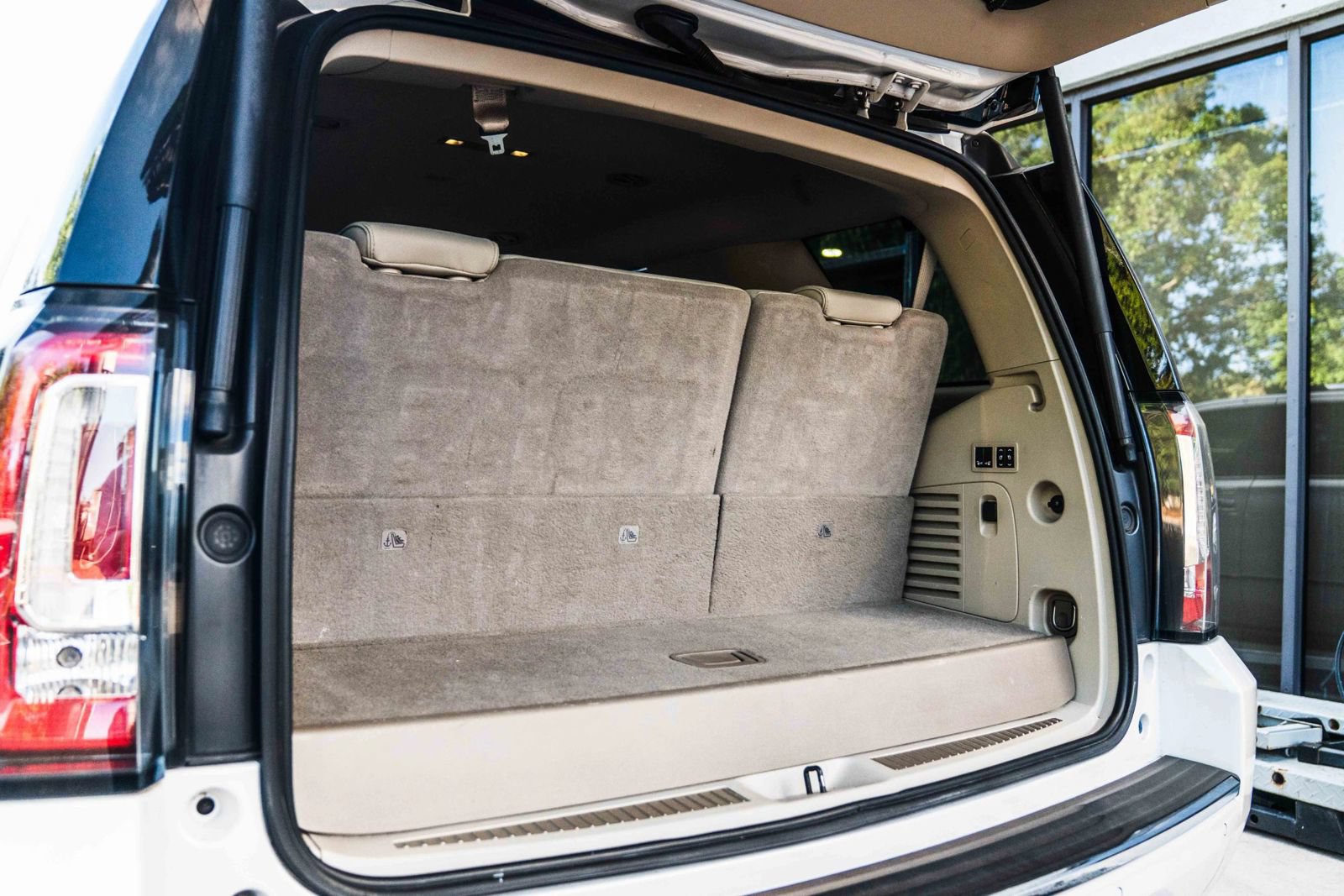 Used 2018 GMC Yukon Denali w/ Open Road Package RWD image 36