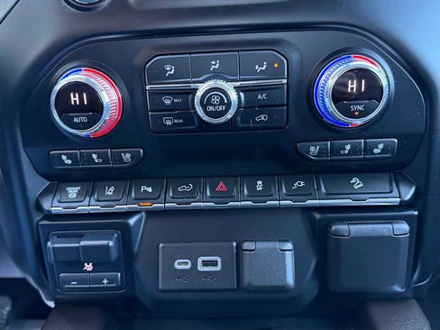 Used 2021 GMC Sierra 3500 Denali w/ Technology Package image 23