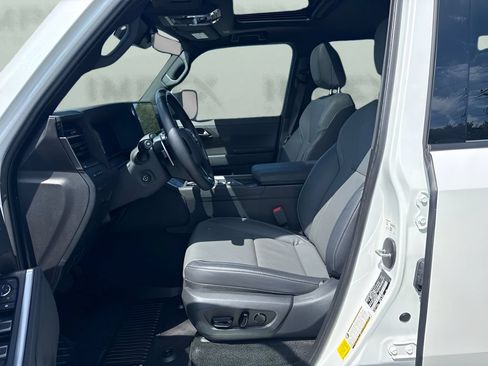 Used 2025 Lexus GX 550 w/ Accessory Package (2T) AWD/4WD image 5