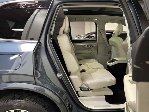 Used 2021 Volvo XC90 T5 Momentum AWD/4WD image 37