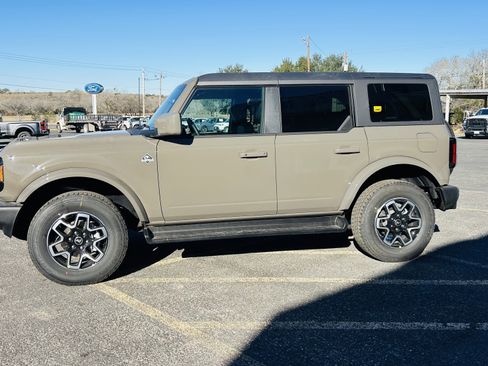 New 2025 Ford Bronco Outer Banks image 5